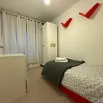 Nice 3Bed Apartment Only 3 Stops To London Centre