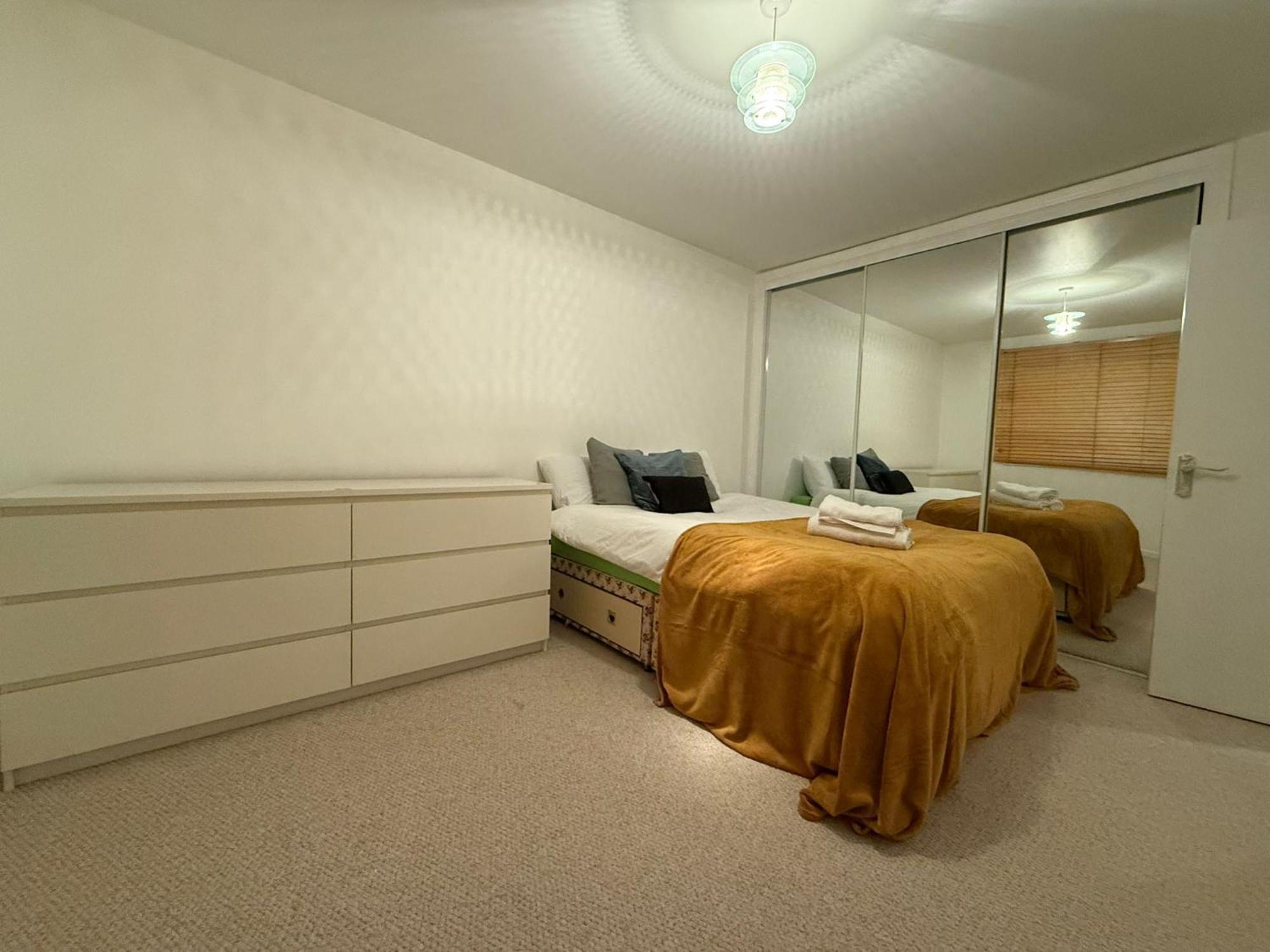 Appartamento 3bed Only 3 Stops To Centre Londra
