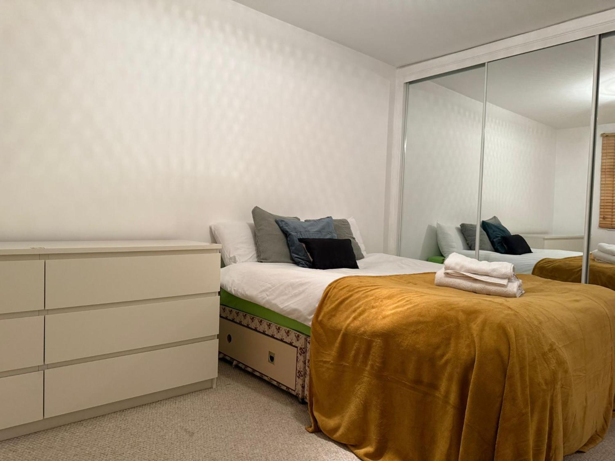 3bed Only 3 Stops To Centre Appartamento