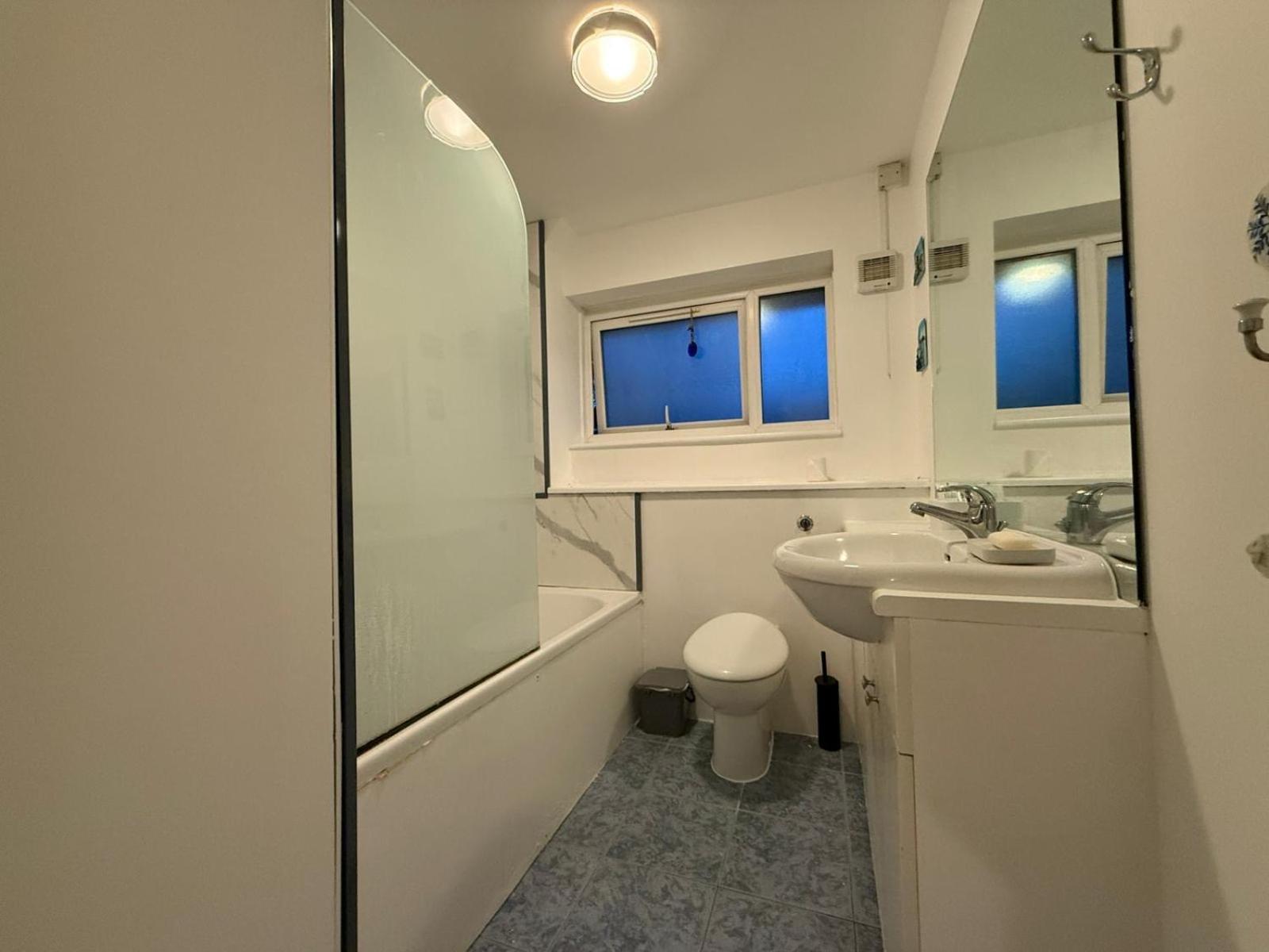 3bed Only 3 Stops To Centre Appartamento *