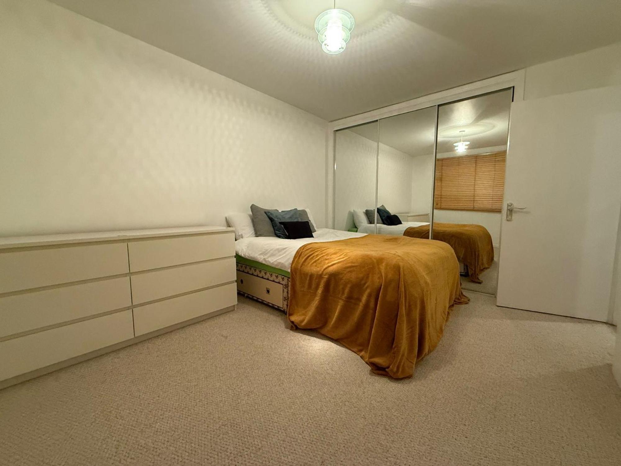 Appartamento 3bed Only 3 Stops To Centre Londra